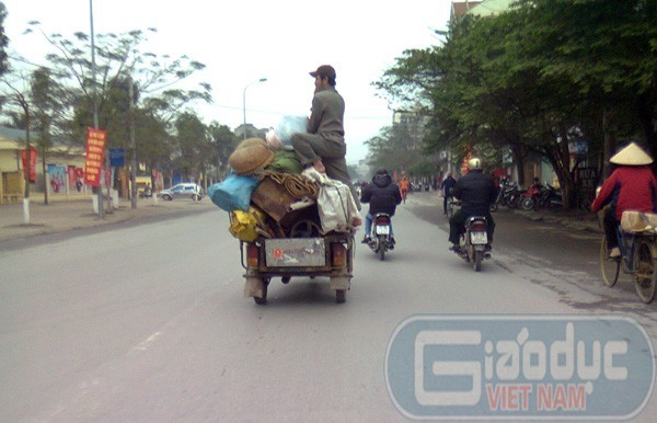 Xe tự chế tung hoành trên đường phố Hà Nội